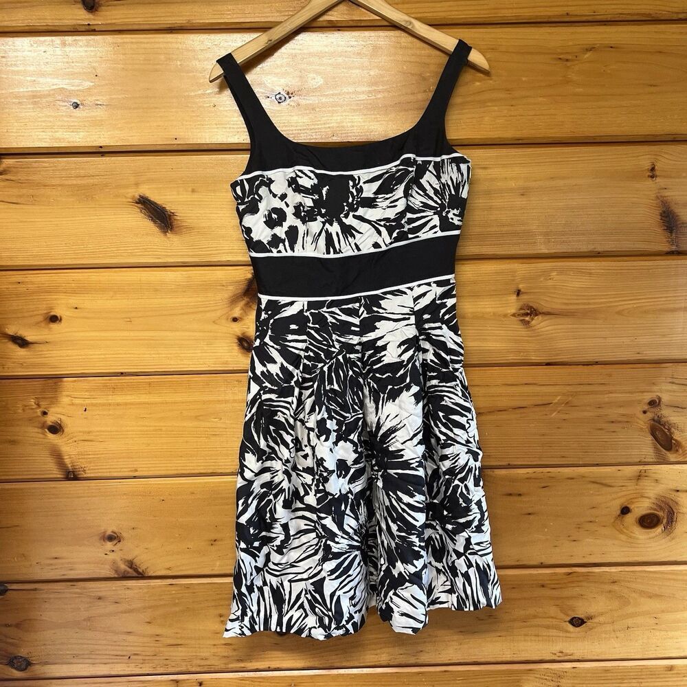 White House Black Market Silk Black White Floral Empire Lined Dress Women Size 4